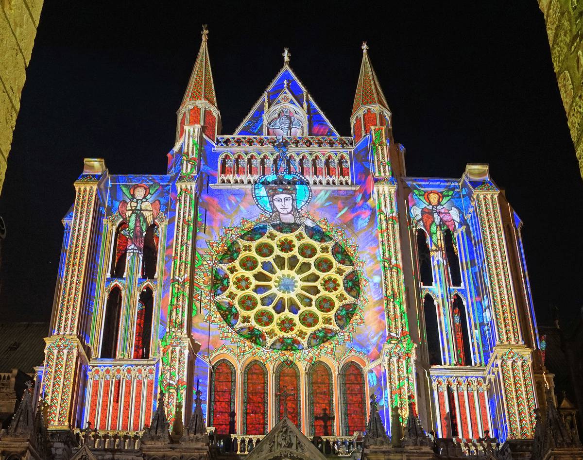 officium - Chartres (Chartres en lumière, Cathédrale de Chartres)